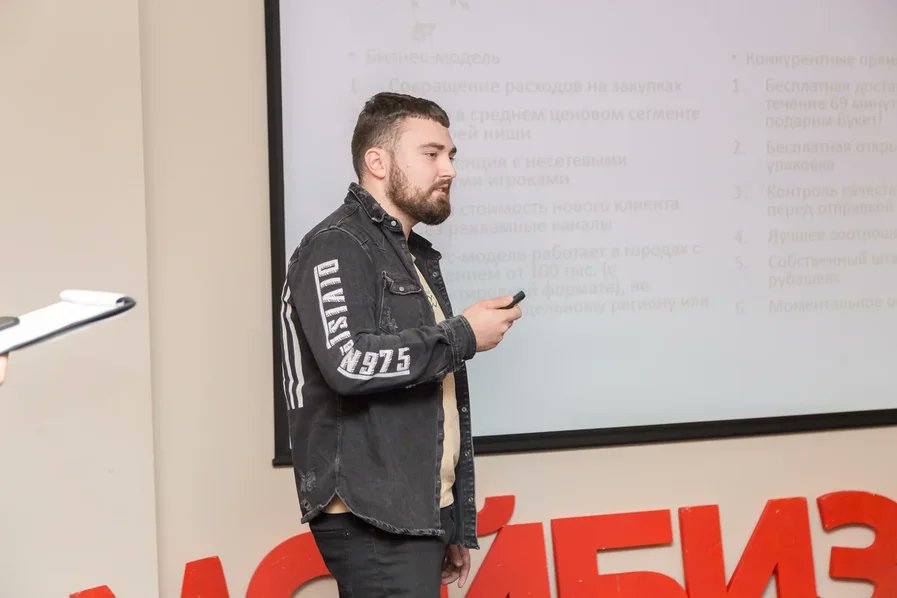 economy_samreg's tweet photo. Андрей Монин, победитель регионального этапа конкурса "Молодой предприниматель России - 2020" в номинации "Торговля": 
- Еще в 18 лет я пообещал себе, что обязательно выиграю в этом конкурсе. Победив, сдержал слово. За победой поеду и на федеральный этап! https://t.co/XHTbCi9w1j
