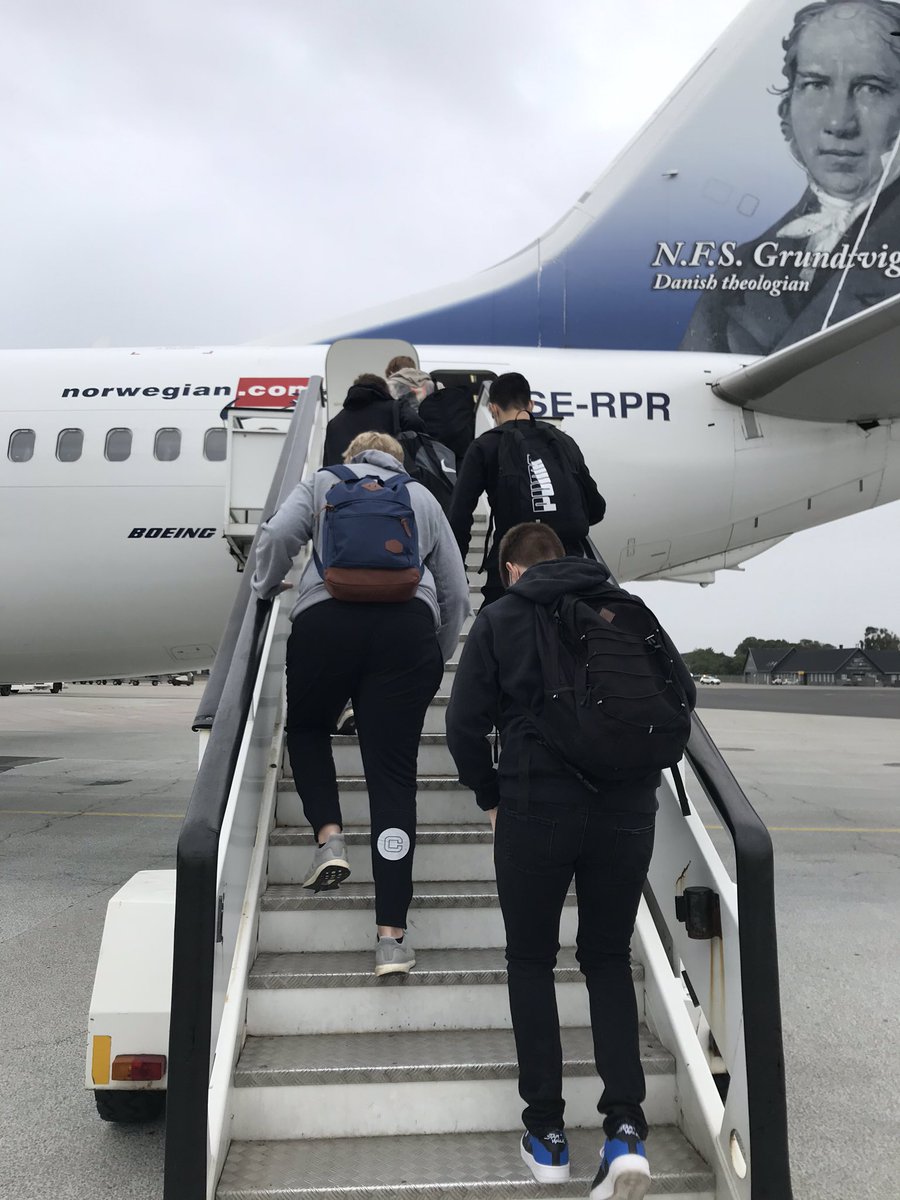 Fjerritslev EsportCollege (@fgesport) on Twitter photo Så går turen til København! Følg med kl. 20.00, når vi deltager i <a href="/DR/">Dan Rowden</a> - Alle mod 1 🤞🏻🤞🏻😁😁
<a href="/rasmussparholt/">Rasmussparholt</a> <a href="/V1kzCSGO/">V1kz</a> @LumsenCSGO <a href="/ZnikZCS/">Marcus Lillie</a> <a href="/RotmannCS/">bbbbblu</a> <a href="/BonfireCsgo/">Mathias Bøye</a> <a href="/DetlevSNitzEL/">Kasper Kristensen</a> Så går turen til København! Følg med kl. 20.00, når vi deltager i <a href="/DR/">Dan Rowden</a> - Alle mod 1 🤞🏻🤞🏻😁😁
<a href="/rasmussparholt/">Rasmussparholt</a> <a href="/V1kzCSGO/">V1kz</a> @LumsenCSGO <a href="/ZnikZCS/">Marcus Lillie</a> <a href="/RotmannCS/">bbbbblu</a> <a href="/BonfireCsgo/">Mathias Bøye</a> <a href="/DetlevSNitzEL/">Kasper Kristensen</a>