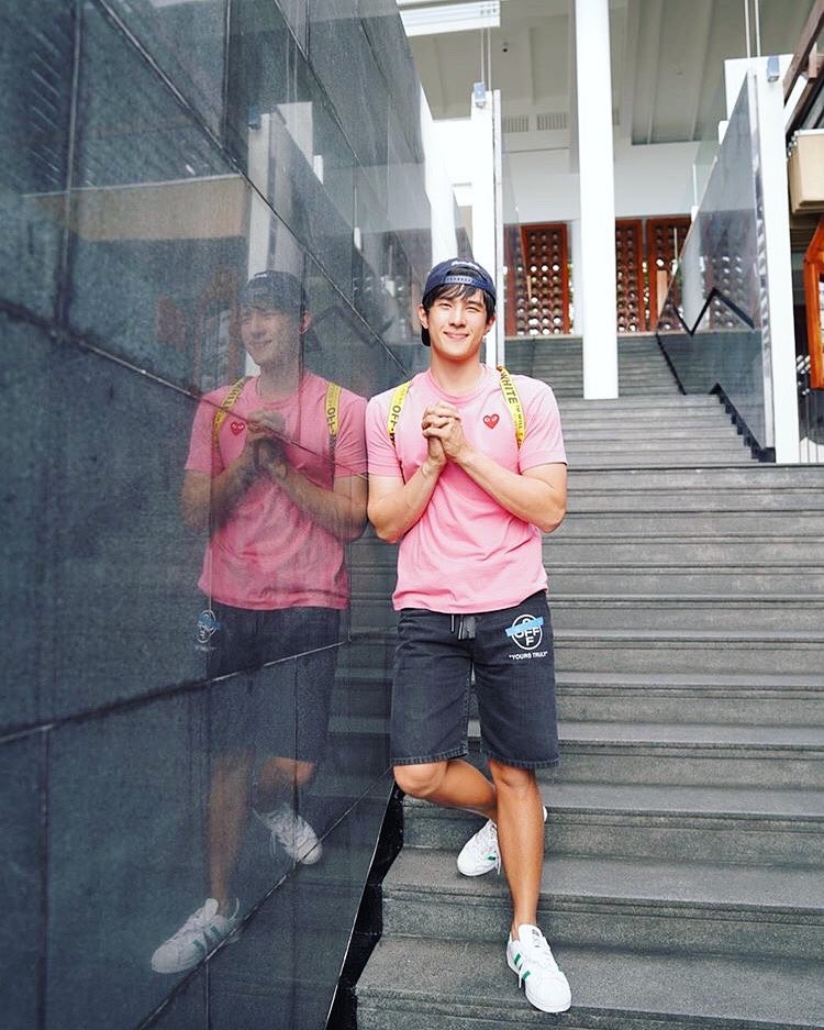 AnThekop's tweet photo. 😻😻น่ารักมากก แคปชั่นเด็ดมากครับ....FC ยื่นมือเร๊ว 💕💕แดดแรงให้เอามือบังถ้าอยากมีกันให้ยื่นมือมา caption by @freudonidas 🙏🙏 #intercontinentalkohsamui #intercontinentalsamui cr. ames_jamesma ขอบคุณครับ 😍😍 #เจมส์มาร์ #jamesma https://t.co/rtxlS72p1J