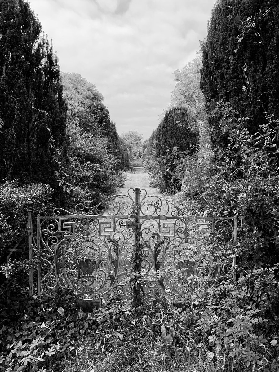 The source of the  #Itchen lies in the grounds of Hinton Ampner house, scene of Hampshire’s most notorious poltergeist. The haunting took place in the 1740s, & locals had no hesitation in pinning the blame for it on Lord Stawal, “a notorious evil liver”.