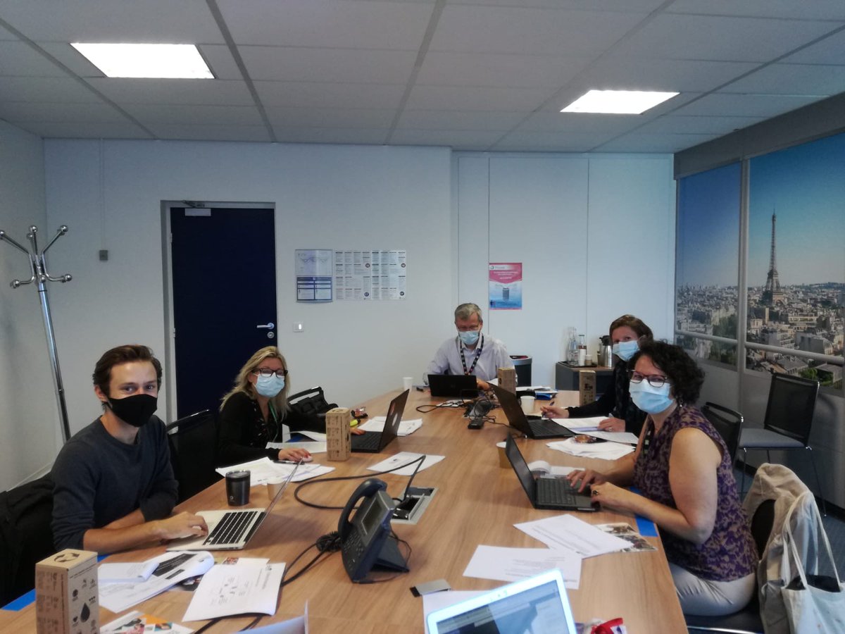 i_engagement's tweet photo. Nous avons organisé, à cette occasion, 5 sessions collectives d'examen de dossiers chez des #partenaires.
Ils ont mobilisé des #collaborateurs de leurs groupes pour évaluer des dossiers de candidats et échanger sur leurs dossiers.
Un beau moment de partage.
#LiveIDE2020 https://t.co/iG73p0mRVL
