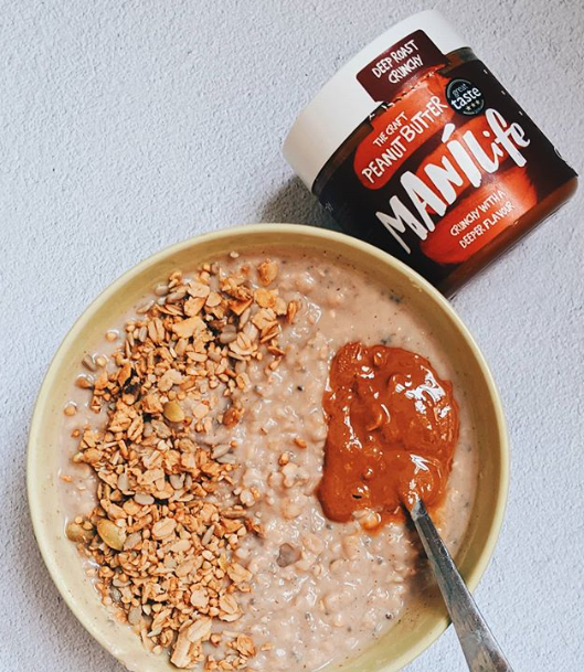 Even in milder weather there's still time for a warming porridge bowl. We love this combo featuring <a href="/ManiLife_/">ManíLife</a> nut butter and our low sugar granola 
#porridge #breakfastbowl #nutbutter #lowsugargranola