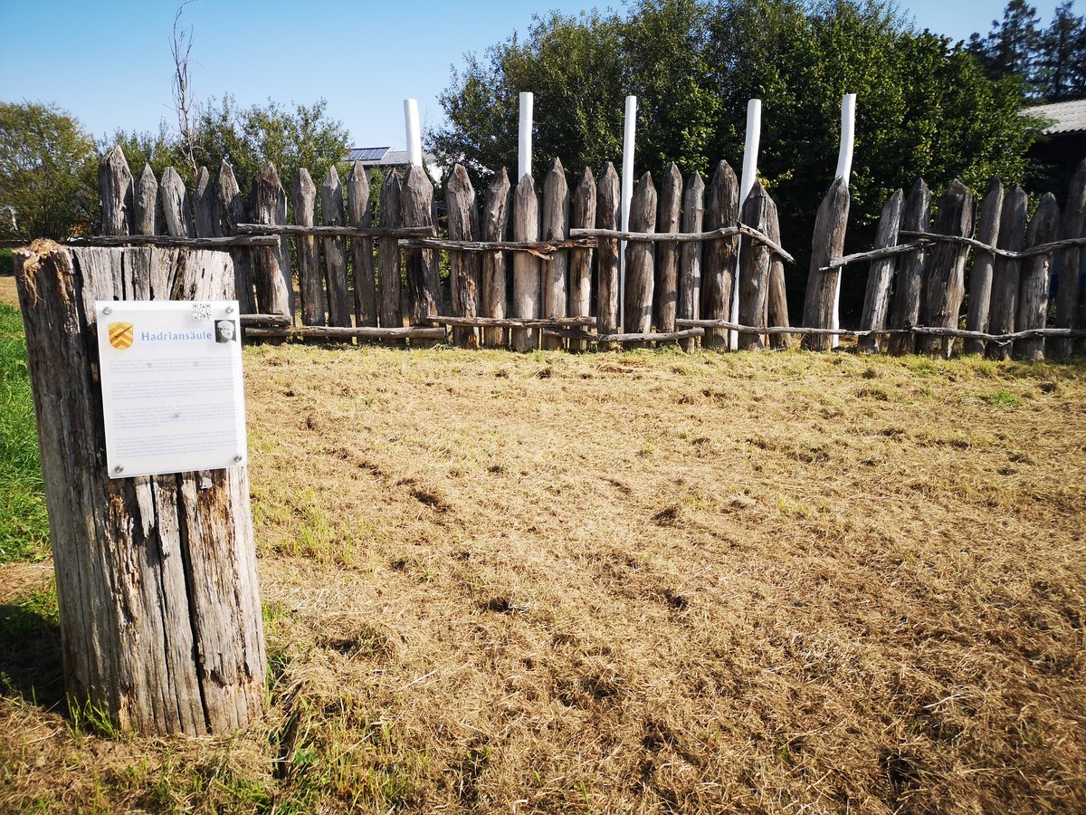 I'm at Markobel on the Upper German-Raetian Limes route where 2002 excavations confirmed that Hadrian erected a palisade as an artificial frontier-work. It was established by dendrochronology that the palisade was constructed out of the trunks of oak trees in AD 120.  #Hadrian1900