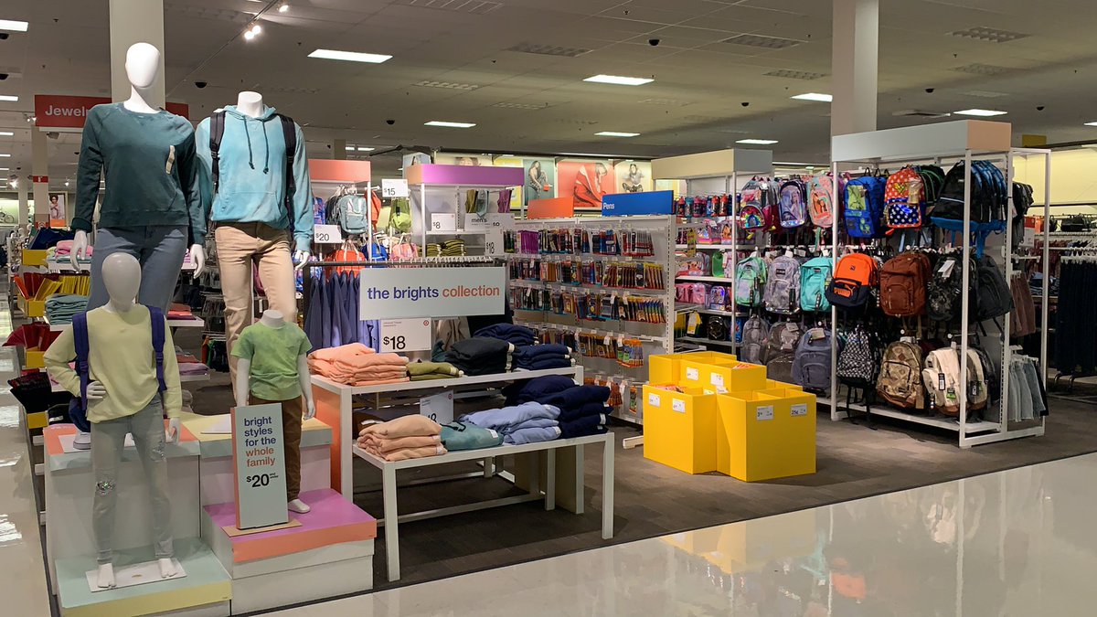 Saveryt's tweet photo. No need to look around! West loop has what your looking for right in the front of the store! BTS and loving it! #onestop #worksomewhereyoulove https://t.co/5zvtQovTU1
