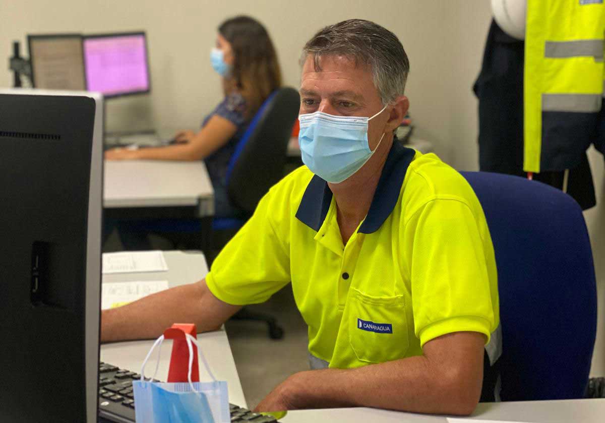 fluyecanarias's tweet photo. #Yosícumplo: desde @Canaragua y las participadas @teidagua @AguasdeAntigua @aguasdetelde, hemos querido sumarnos a la campaña de la Consejería @SanidadGobCan. 
Por la salud de todos, únete tú también. 😷 | @jjgonzalezsalma 
https://t.co/m6DriHK332 https://t.co/pVpko3lo84