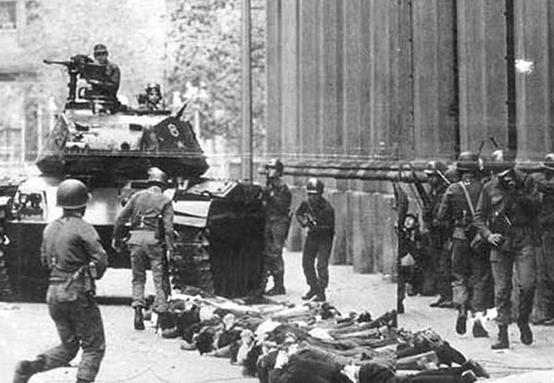 QFWWR's tweet photo. On September 11th, 1973, the elected government of Chile, led by popular president Salvador Allende, was overthrown in a brutal coup. Orchestrated by the CIA.

Under the new regime thousands were tortured, mutilated and killed. Hundreds of thousands were exiled/imprisoned. https://t.co/gB9uAv8pHu