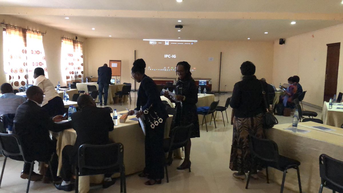 ACMMDS's tweet photo. This week the @IPC_IG together with @UNICEF &
@WFP #Burundi is promoting a workshop on #SocialRegistries. That's our 1st training via Zoom and the bright side is: we've managed to bring experts from Brazil, Senegal, Kenya, Morocco and Djibouti to share exp. on #socialprotection https://t.co/exiFPV7dxB