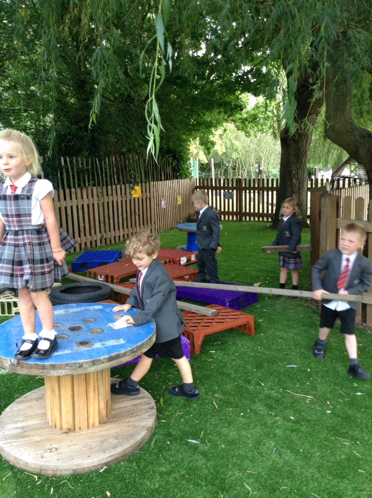 NWheatleyFS2's tweet image. Free Flow Friday and we've got zip wires, paper aeroplanes, bike tracks, cards and stories all being made! #eyes #engagingenvironments #believeachievethrive