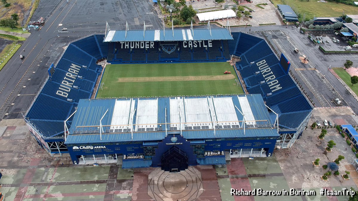 RichardBarrow's tweet photo. This afternoon, I visited Chang Arena, which is a 32,600 seat football stadium and the home of Buriram United FC. We had a tour of the stadium that included the changing rooms, press conference room and the stadium itself #IsaanTrip #Thailand https://t.co/yK98mijGSx