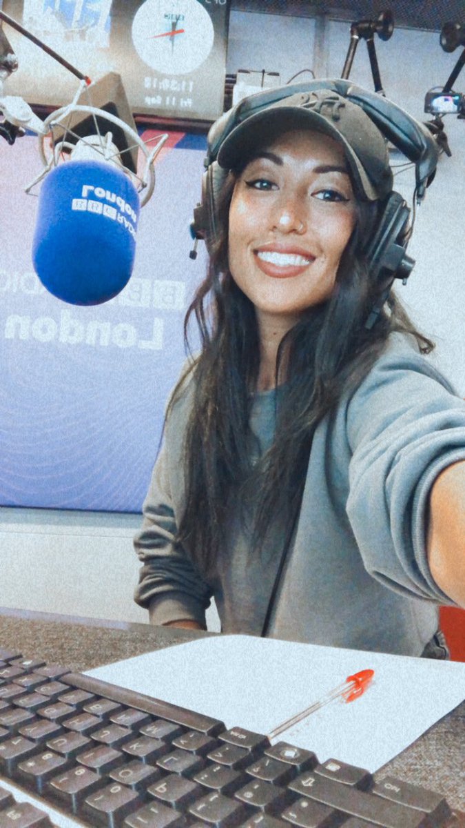 jjiszatt's tweet photo. Going live on @BBCRadioLondon with @RobertElms sharing some of my fave @BBCIntroLondon tracks!
β¨ #EleniDrake
β¨ @fika_beats
β¨ #bbsway
β¨ #Babeheaven https://t.co/6JZSBAtPvp