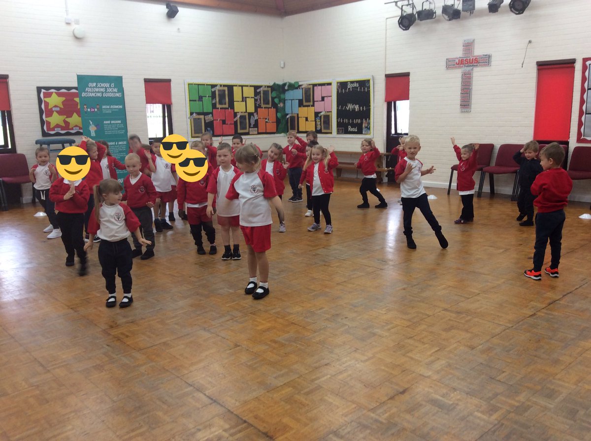 ClassRAspull's tweet image. I am so proud of Class R this morning 😊 Their first PE lesson and Mr Humphries was amazed at how well they listened to and followed instructions #acpsyfs #eyfsphysicaldevelopment