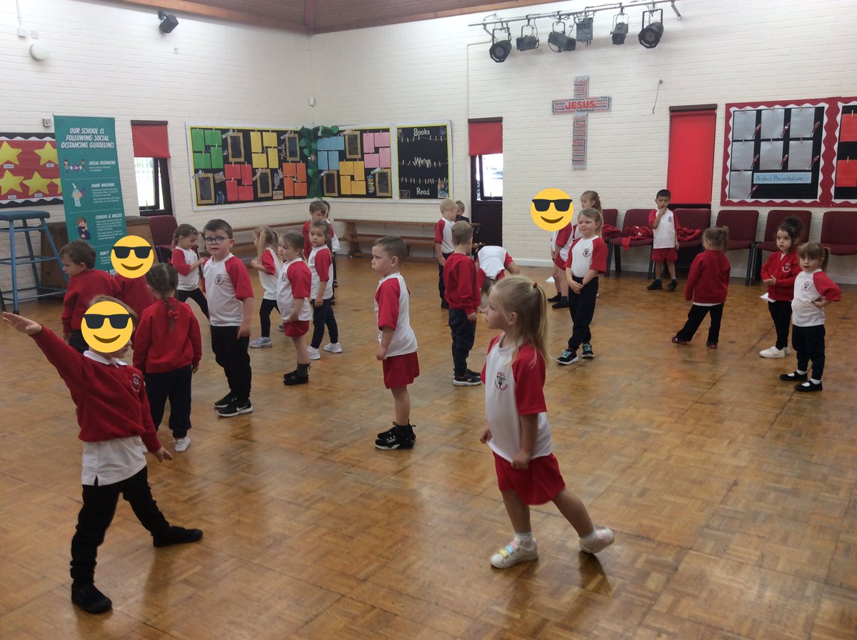 ClassRAspull's tweet image. I am so proud of Class R this morning 😊 Their first PE lesson and Mr Humphries was amazed at how well they listened to and followed instructions #acpsyfs #eyfsphysicaldevelopment