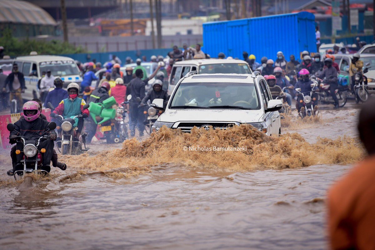bamulanzeki's tweet image. If you had plans of using clock tower , you might have to think of an alternative route , due to the heavy downpour fire brigade area has flooded @observerug