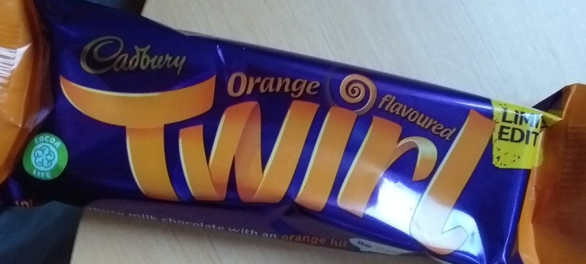 Penny_Lope's tweet image. Treating myself to one of these elusive bad boys! Only been trying to hunt one down for about a year 🤗 #orangetwirl #chocoholic