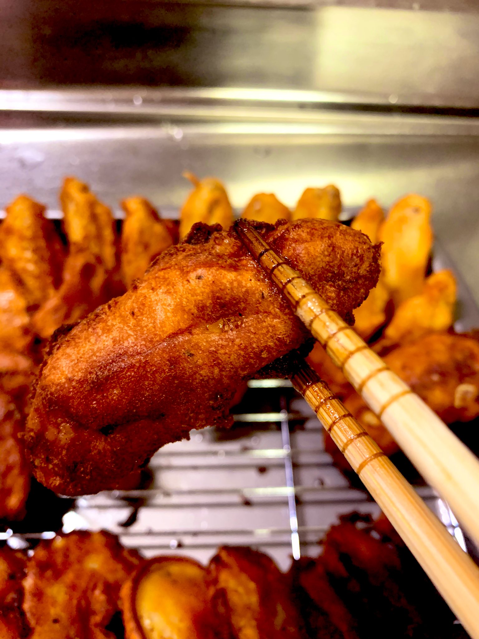 うめ 自家製チキチキボーンうま 余った衣でエビも揚げてみた お弁当に入ってるあの味が家で出来るなんて最高 レシピはみきママさんのチキチキボーン風唐揚げ T Co 3yorwqrlpq Twitter