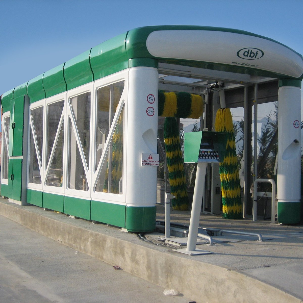 dbf_turkey's tweet photo. Tünel Tipi Araç Yıkama Sistemleri ileri teknolojik PLC Bilgisayar kontrol sistemi tarafından kontrol edilen, şampuan veya köpüklü olarak yoğun yıkama hacimli araç yıkama sistemidir. Swing Sistem ile çalışan 4 adet dik, 1 yatay olmak üzere toplam 5 adet fırça bulunmaktadır. https://t.co/Lg6GXdIvF2