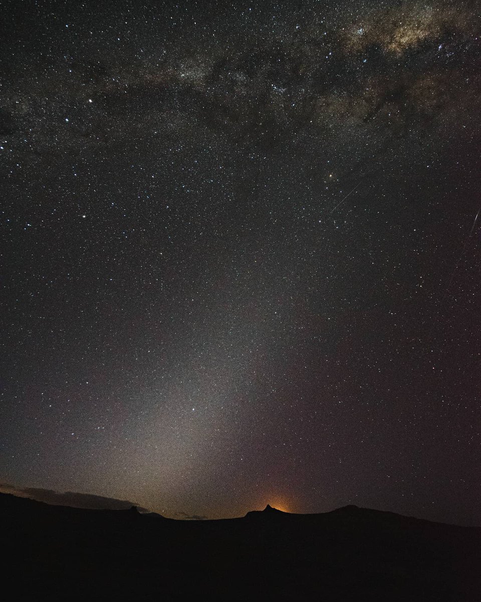 Zodiacal Light over Two Sisters, Falkland Islands.

You need very dark skies indeed to see the Zodiacal light. This week, I was lucky enough to see just that looking W from Tumbledown.

#falklands #falklandislands #milkyway #astrophotography #zodiacallight #nightscape #skyatnight