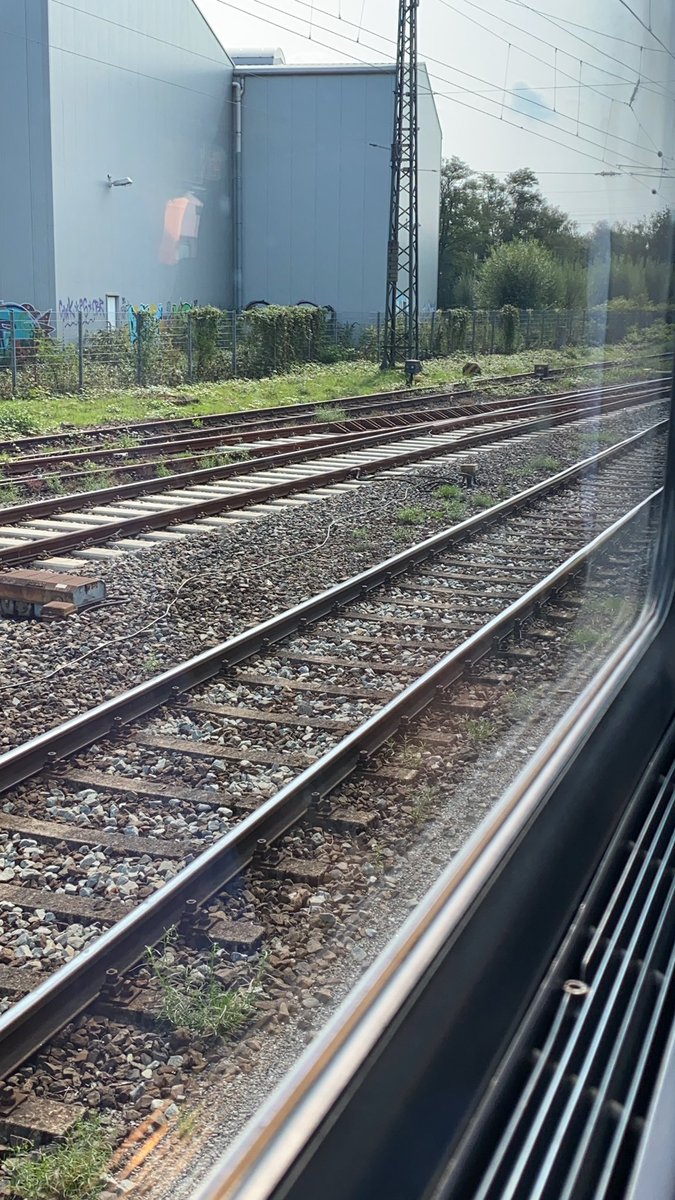 Auch noch nicht gehabt: Mein Zug hat sich verfahren, auf dem Weg nach Münster gemerkt, dass wir eigentlich doch nach Dortmund müssten. Schade. Mindestens +25 Minuten.