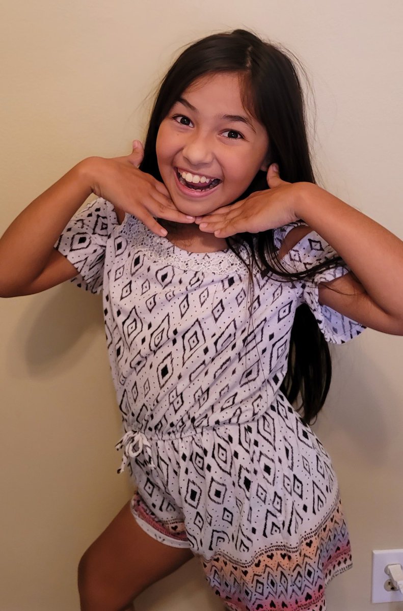 MikeJanssenWX's tweet photo. It’s Friday! That means it’s time for the @WGNMorningNews Friday Forecaster. This morning Elise Monet Belfort is joining @PaulKonrad. She’s a 5th grader at Sabin Dual Language Magnet School. Meet her during the 6 o’clock hour. @WGNNews @WGNTV #FridayForecaster https://t.co/0AkKlxeuzV