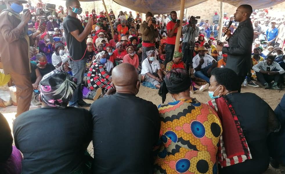 Today we laid to rest our heroine, Hon Miriam Mushayi, a founding member of the MDC. The Movement has lost a dedicated veteran and pillar of the struggle. She will be dearly missed.

Zorora murugare, Miriam.🙏🏽