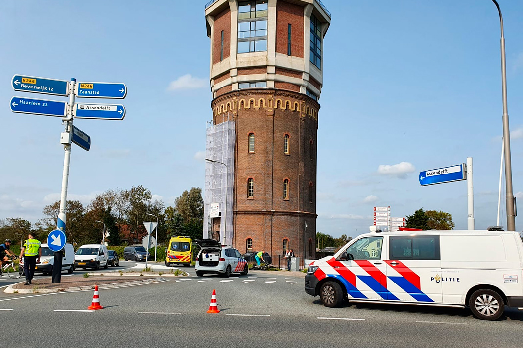 Bromfietser gewond bij aanrijding Communicatieweg Oost..