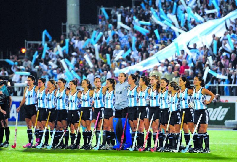 gonzasantotomas's tweet photo. Hoy se cumplen 10 años del campeonato mundial de #LasLeonas en #Rosario el equipo de la gente! Un plantel humilde,trabajador y de grandes personas. Un gran cuerpo técnico, liderado por un gran líder! La organización fue excelente y #LuchaAymar levantó la copa! https://t.co/kOS3WKFCqr