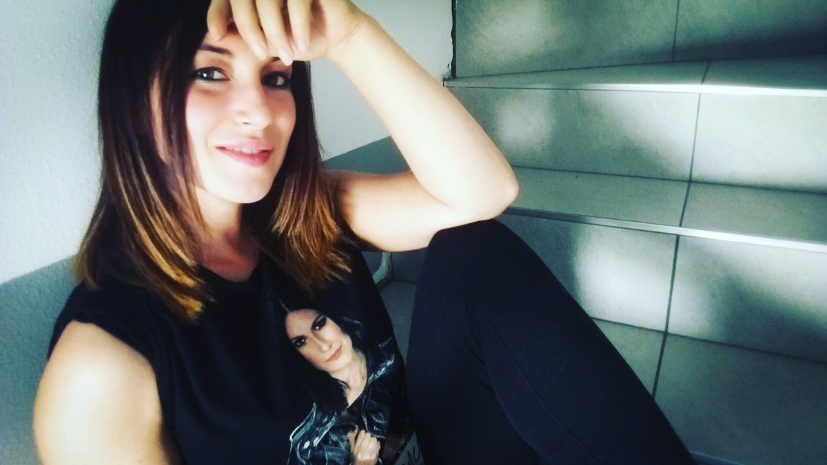 SimiliLP's tweet photo. Buongiorno!
E se vi dicessi che abbiamo un concerto il 1 GENNAIO 2021 a Padova???
Che dite, cominciamo l'anno nuovo insieme??? 🌟
(Prossimamente i dettagli)

#simili #simililive #laurapausini #laurapausinitributeband #similitributopausini #similitributeband #livemusic #newyear https://t.co/mXf0FXCxDO