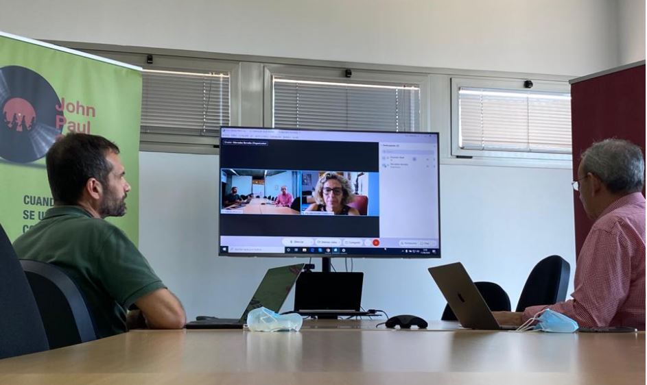 Amusal's tweet photo. Paco Abad y Enrique Luna han mantenido una reunión con Mercedes Bernabé @MerBernabe Concejal Delegada de Agenda Urbana y Gobierno Abierto, para colaborar en la activación de la Economía circular y la creación de nuevas empresas y empleo que Amusal está desarrollando https://t.co/iliC8B3aiL