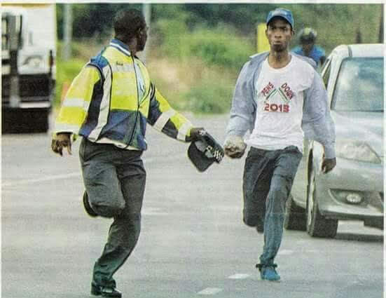 Masweets_Itu's tweet photo. When you run into Capitec worker
#Capitecbank #CapitecPayBackTheMoney #Capitec https://t.co/64OHENBCrm