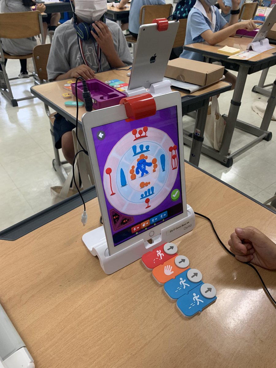 JkintanJohn's tweet image. Students are really digging Osmo’s [Coding Jam] where they practice creative thinking and design skills by creating melodies using #coding.  Just ☝️ of #KISJ’s Friday fun electives activities.  #codingjam @PlayOsmo