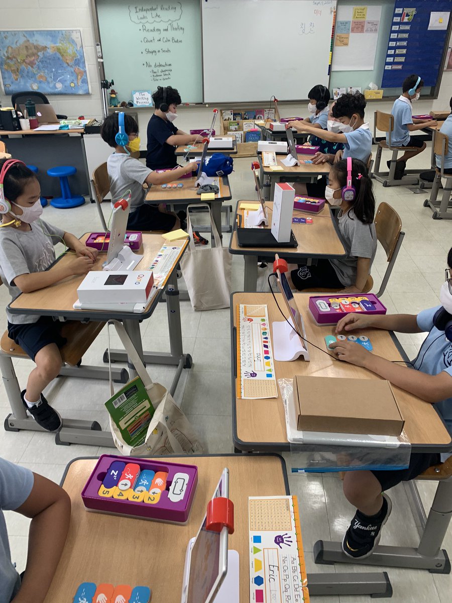 JkintanJohn's tweet image. Students are really digging Osmo’s [Coding Jam] where they practice creative thinking and design skills by creating melodies using #coding.  Just ☝️ of #KISJ’s Friday fun electives activities.  #codingjam @PlayOsmo