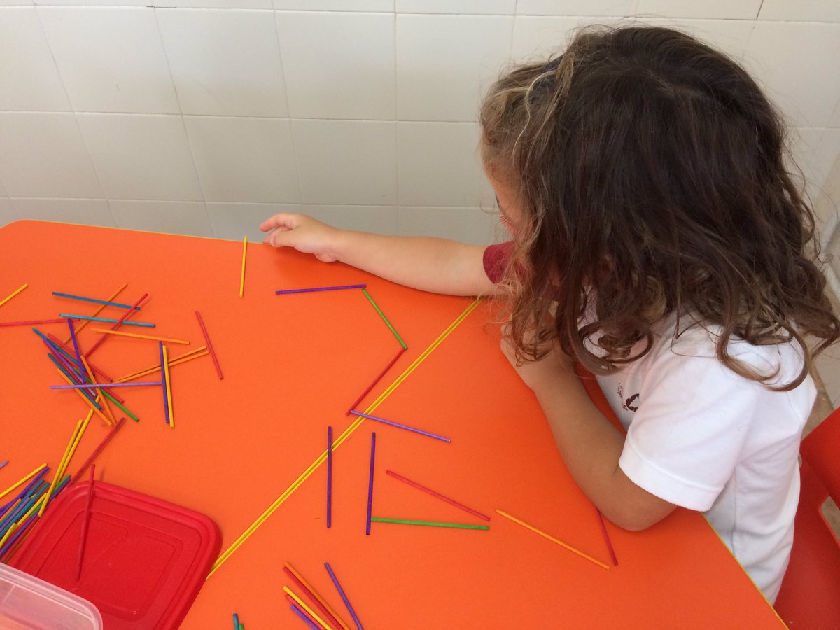 lleonscsf's tweet photo. Qué emocionante es volver al cole, reencontrarnos con todo lo que nos ayuda a jugar,aprendiendo y aprender , jugando @cole_sagrada  @LittleFoxCSF https://t.co/p84hp8BZsa