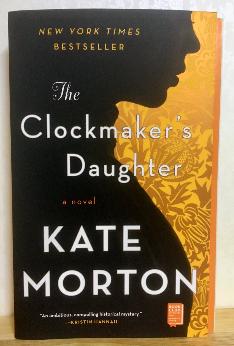SakikoBook's tweet photo. Kate Morton 2018『#TheclockmakersDaughter』
1862年テームズ川沿いのマナーハウスで起こった事件と、現代ロンドンでアーキビストが職場で見つけたスケッチブックをもとに展開。
大好きなケイトモートン、設定としては今迄で1番好きだけど、ラストの結び方は意見が別れそうかな。
#読了 #のベルズ https://t.co/WaY1KAboiY