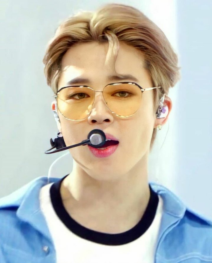 HayatKim3's tweet photo. He stole my heart 💘😳
#JIMIN #BTSARMY 
#방탄소년단 #BTS @BTS_twt https://t.co/nKQD29BfTH