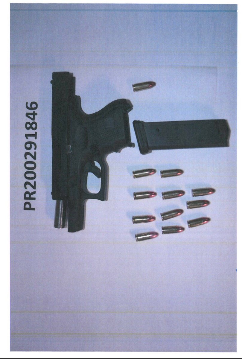 More great work by frontline uniformed officers from 11 Division, this weapon is one of  41 guns seized by @PeelPolice in August. We will continue working relentlessly to get these illegal guns off our streets. @ChiefNish @StaffSupt1384 @RadRosePRP @Hiltz1847 @PRPA_Prez