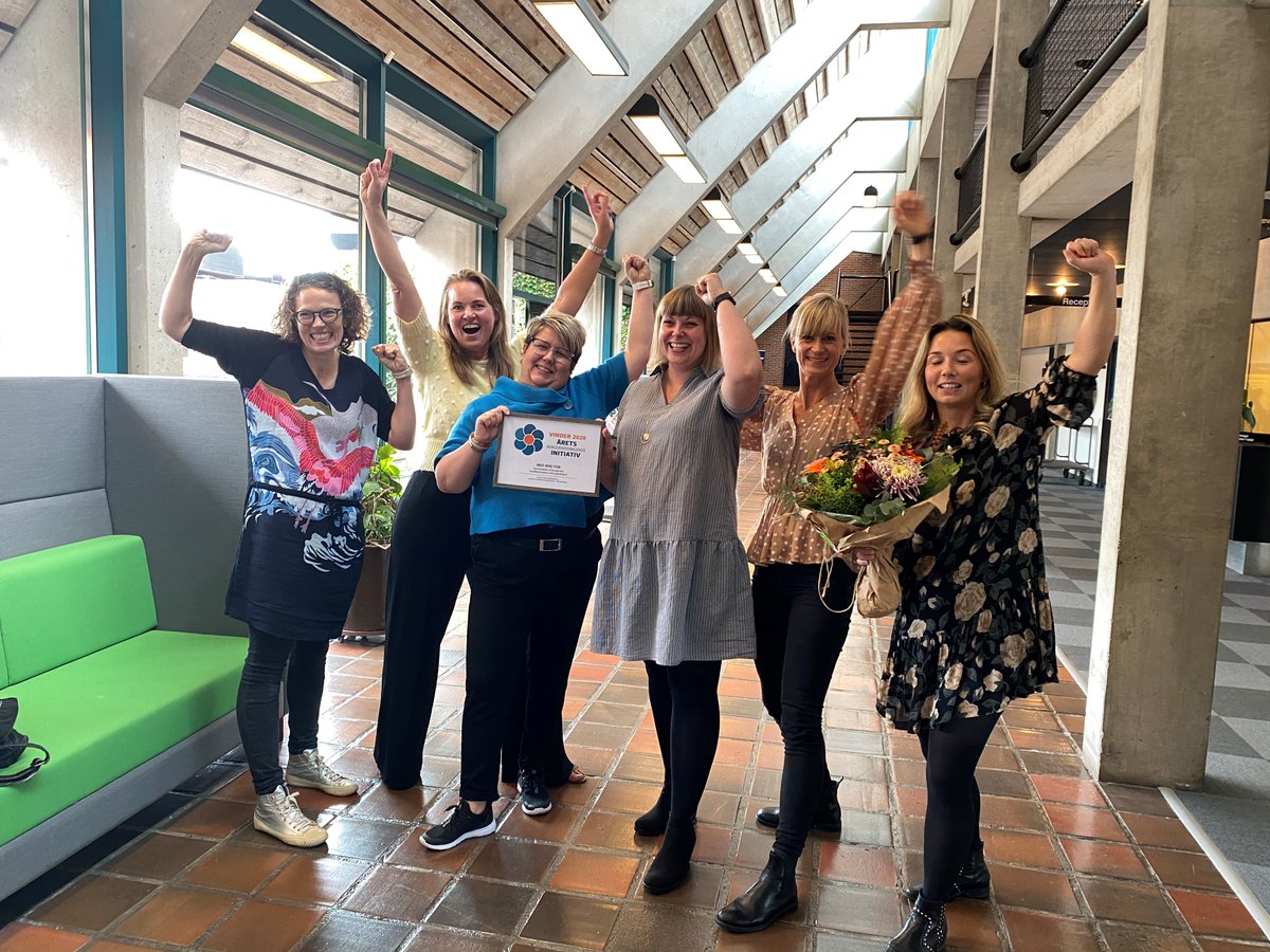 Reg_Nord's tweet photo. Vi er så stolte, fordi Psykiatriens Peerboard netop har vundet prisen for Årets Borgerinddragende Initiativ ved @regionerne generalforsamling. #regioner20 #psykiatri 

Se den flotte vindervideo, der beskriver projektet. https://t.co/2drFI2MVAs https://t.co/0H2P7c4o2P