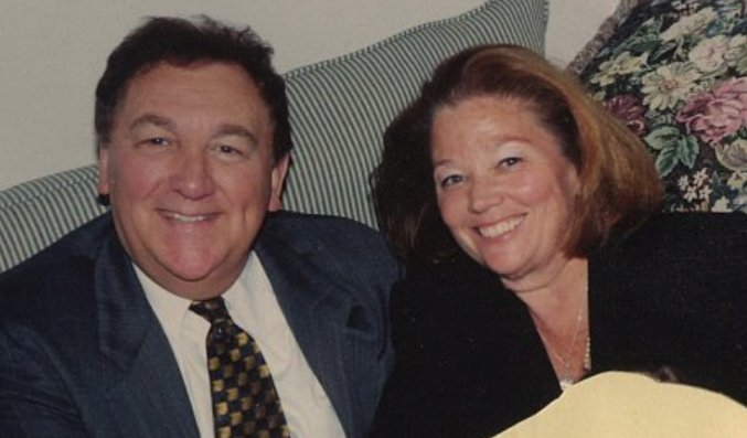 for more please take a moment and read  @JamesStewartNYT 's beautiful 2002 study of Rescorla, and in particular to understand who he left behind when he went back up those stairs in 2001  https://newyorker.com/magazine/2002/02/11/the-real-heroes-are-deadhis book: Heart of a Soldier(14/16)