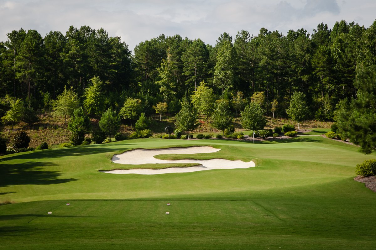 CliffsLiving's tweet photo. The 15th hole at The Cliffs at Keowee Springs green is situated so that a player must decide whether to risk a shot over the bunkers or aim to the right side of the green where there is a much larger target and room to play around the green. #cliffsliving #privategolfcourse https://t.co/t0wMwT26St