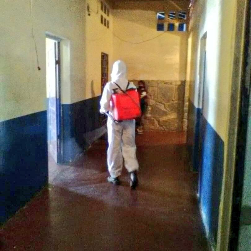 alcaldiajjm1's tweet photo. Siguiendo instrucciones de la Alcaldesa @VillegasKarelia planes de desinfección #PorqueTeQuieroTeCuido para vencer el Covid-19, se refuerzan en los diferentes espacios del municipio! @MinSaludVE @rafaellacava10 @caraboboinsalud
@SegciudadanaGB

#EconomíaProductivaYParticipativa https://t.co/F6iPtJ065F