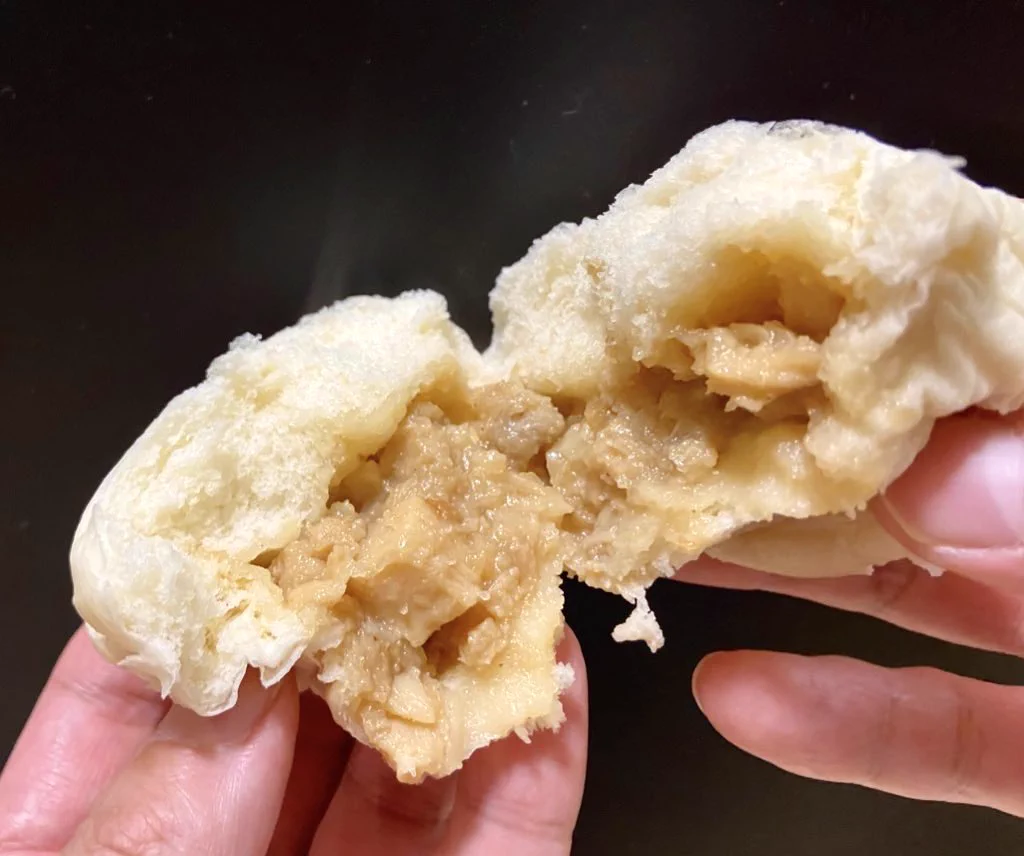 この方法だとふわふわさが失われない？！肉まんを電子レンジで温める時のちょっとした技！