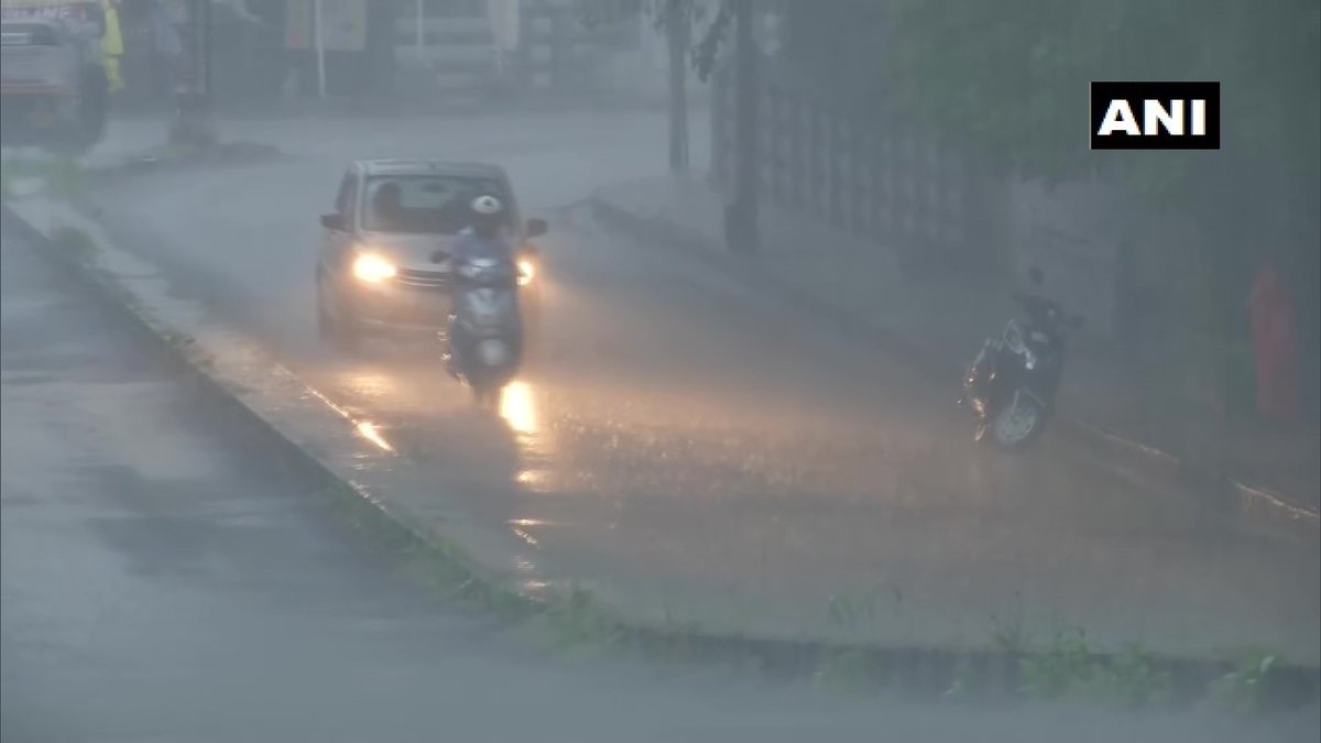 Maharashtra: Heavy rain lashes parts of Pune city.
India Meteorological Department (IMD) predicts cloudy sky with moderate rainfall in the Pune-Shivajinagar area for the next 6 days. https://t.co/XjiUEwBqOC