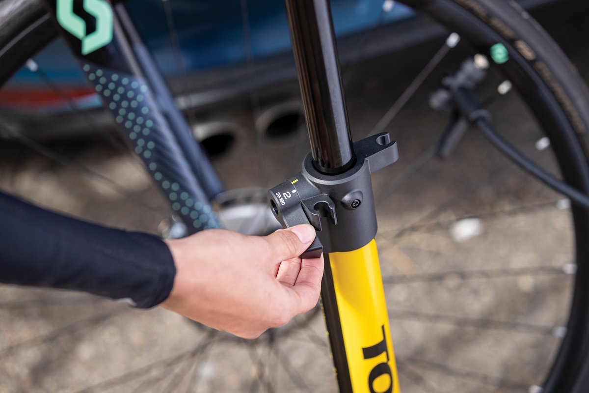 Topeak_Intl's tweet photo. Inflate your tires with confidence and ease with the JoeBlow 2Stage floor pump. Start in Stage 1 to 30PSI with 30% less effort than other pumps. Switch to Stage 2 to finishing inflating as high as 160PSI. #BuiltForEfficiency #PrepareToRide #Topeak
https://t.co/jpNwBK7Psn https://t.co/r9CSBLh0TM