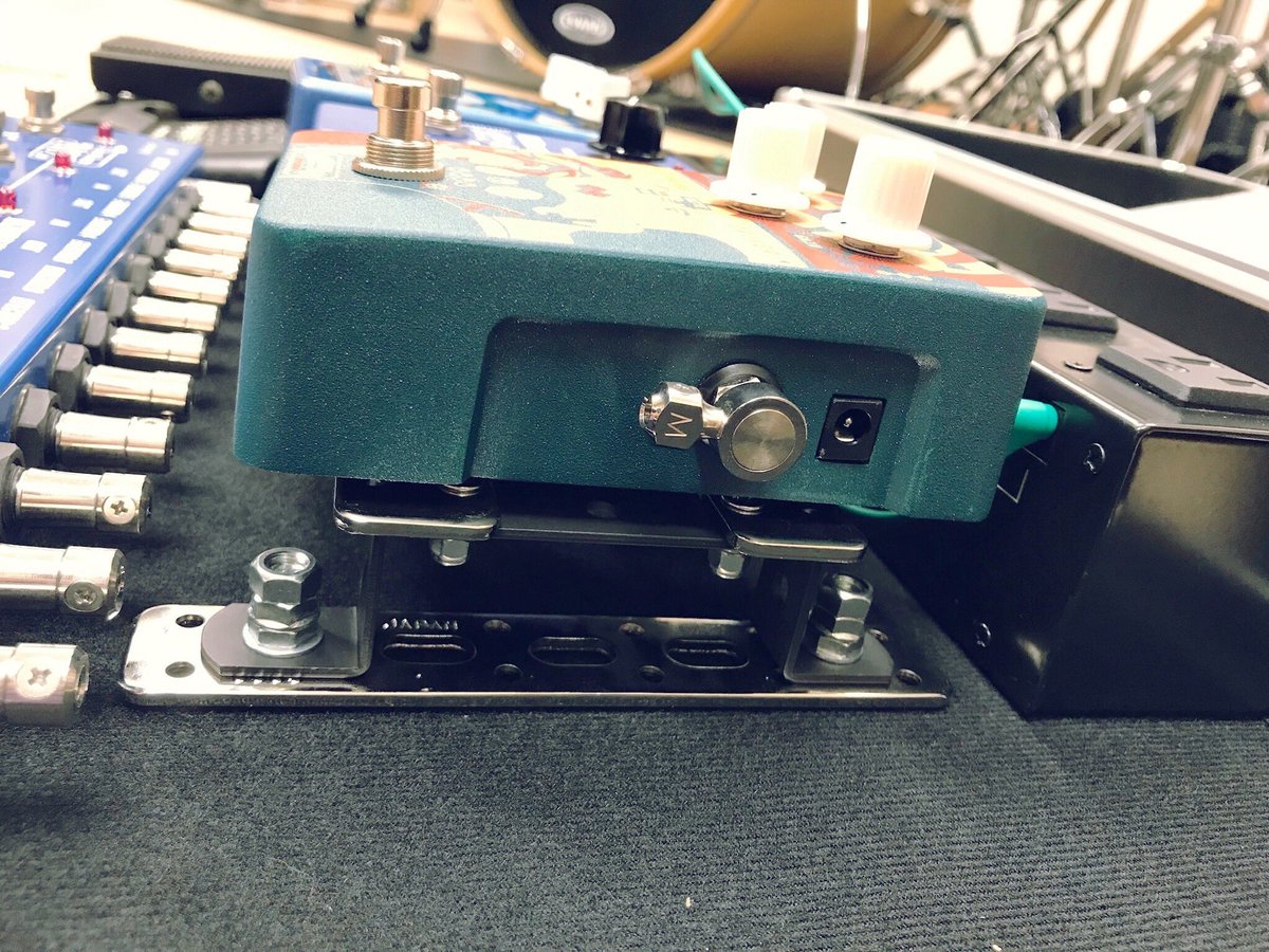 EWIにエフェクター そしてDIY。ケーブルの渋滞を解消すべく、ペダル