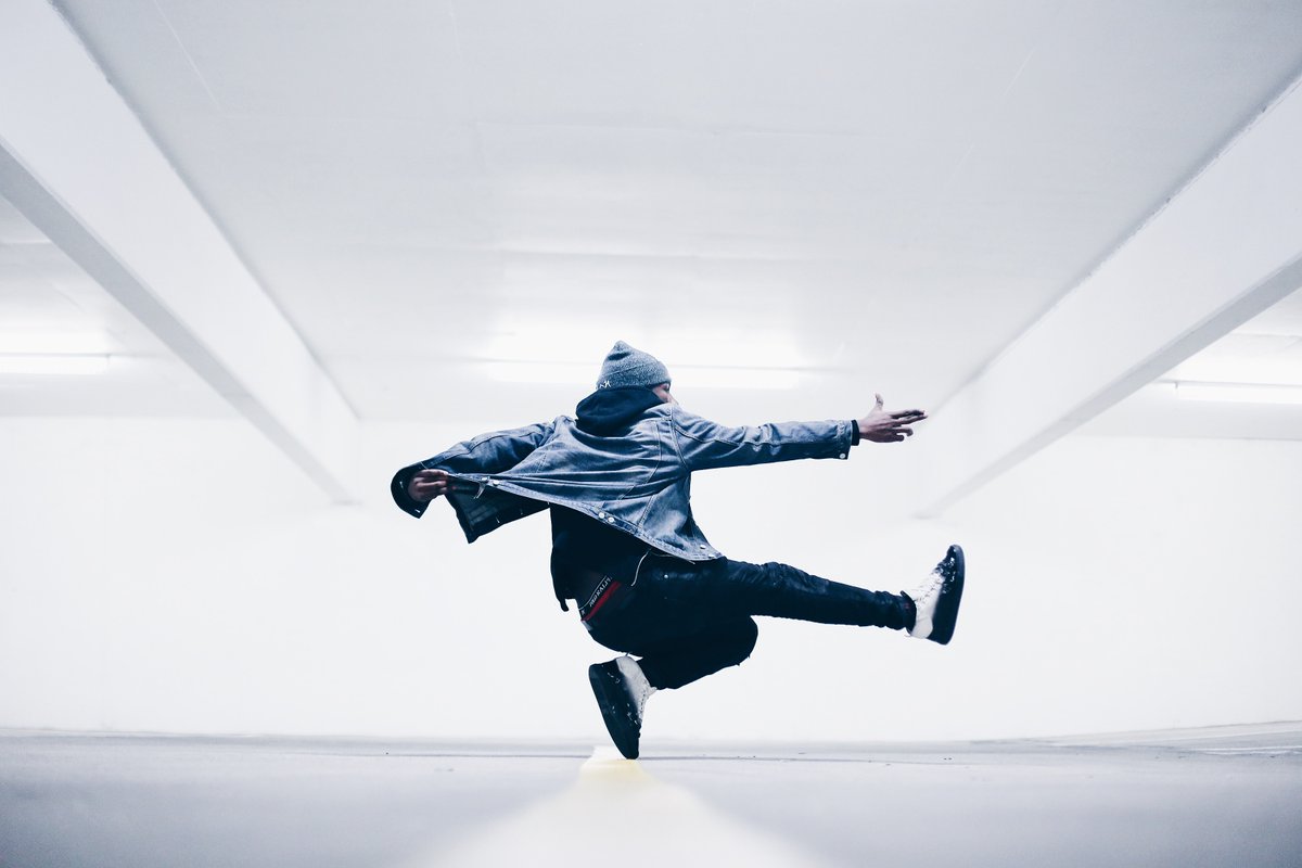 GIMNASIONIVEL3's tweet photo. Si te gusta bailar pero estás cansado de los ritmos más clásicos… en estas clases haremos coreografías muy vistosas y divertidas para que disfrutes como si estuvieras de fiesta con tus amigos y además, quemes calorías.⁣
⁣
Muévete al ritmo de los estilos y artistas más actuales https://t.co/NlcMiGiaxK