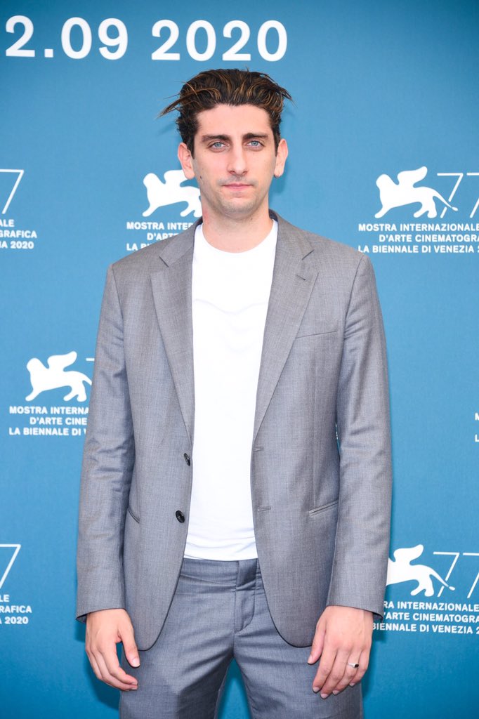 RaiCinema's tweet photo. Ecco il photocall de #IPredatori di #pietrocastellitto!!
#Biennale77
.
.
@la_Biennale #festivaldelcinemadivenezia https://t.co/RC3qADA0Vh