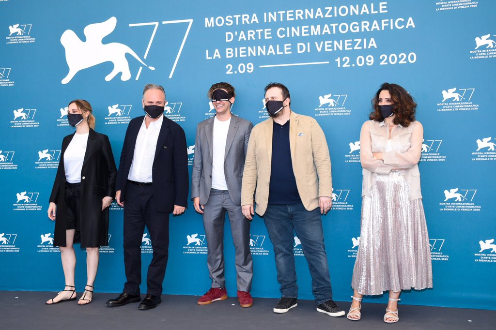 RaiCinema's tweet photo. Ecco il photocall de #IPredatori di #pietrocastellitto!!
#Biennale77
.
.
@la_Biennale #festivaldelcinemadivenezia https://t.co/RC3qADA0Vh