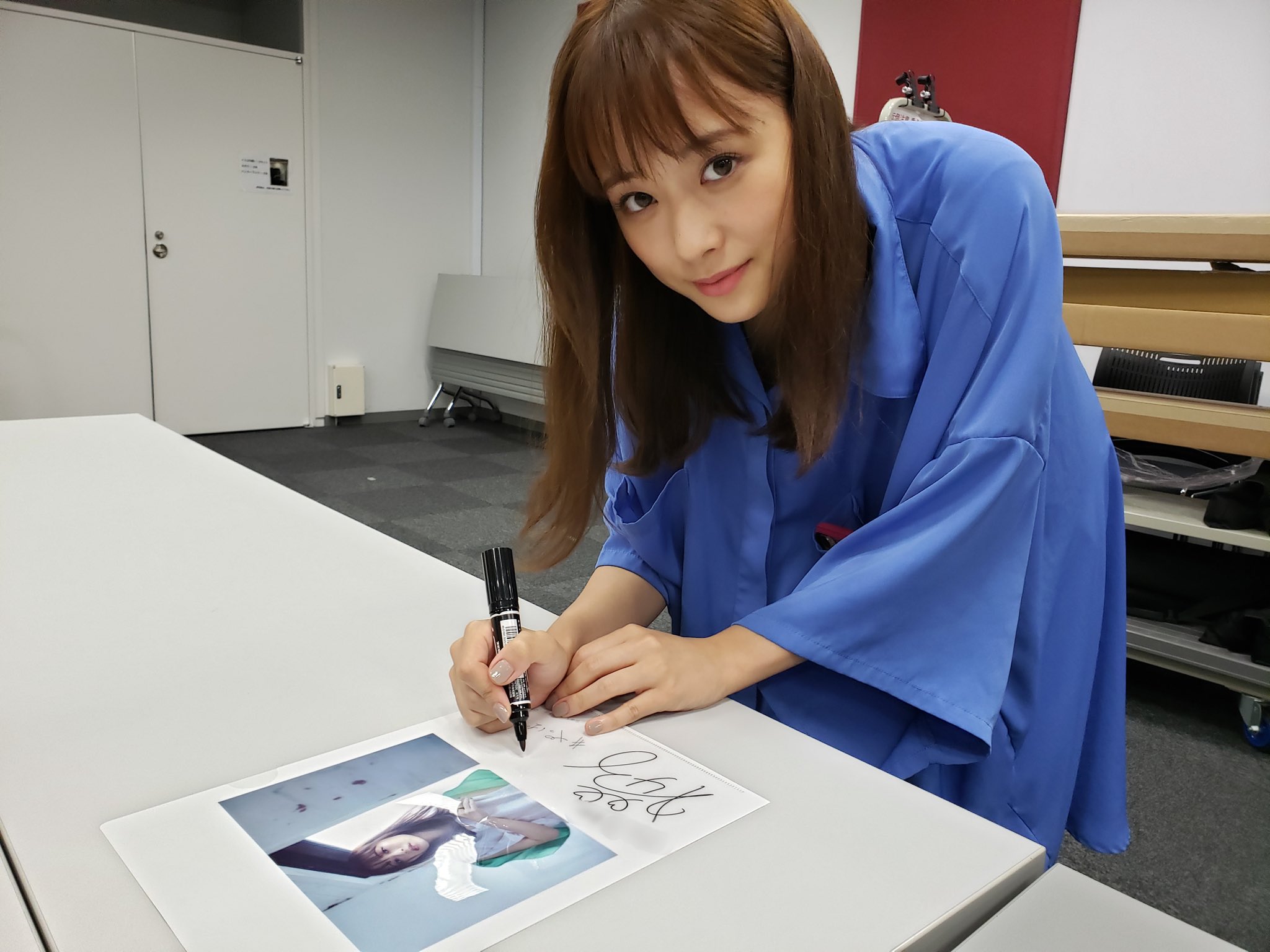 大原櫻子 スタッフ 公式 From 櫻子 やっぱもっと インターネットサイン会 無事終了しましたー 最後 人数かぞえ間違いしてごめんねー 日付もあとからちゃんと書いたよー 17日もよろしくねー T Co 7z15yc3wij Twitter