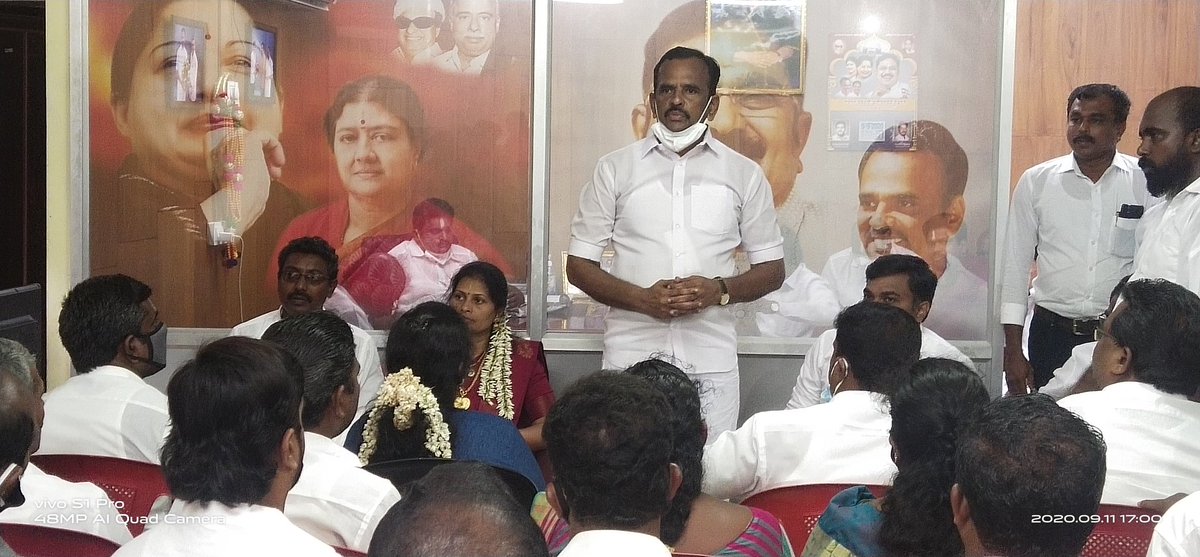 IDWingPandiAMMK's tweet photo. கழகப் பொதுச்செயலாளர், மக்கள் செல்வர், திரு @TTVDhinakaran  BE.,MLA அவர்களின் ஆணைக்கிணங்க, கன்னியாகுமரி கிழக்கு, மேற்கு, ஒருங்கிணைந்த மாவட்ட கழக நிர்வாகிகளுக்கான ஆலோசனைக் கூட்டம்,கழக தேர்தல் பிர���வு செயலாளர் தென் மண்டல பொறுப்பாளர்,கயத்தார் ஒன்றியகுழு தலைவர்,
கடம்பூர் இளைய ஜமீன்தார் https://t.co/rrPcMdzFx0