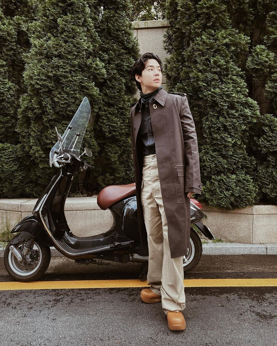 ivy_thong's tweet photo. [Henry's IG] 
• • • • • •
🛵 

#광고 #BottegaVeneta #보테가베네타 #ThePuddle

#헨리 #Henry #HenryLau #刘宪华 https://t.co/5436lh7tQ8