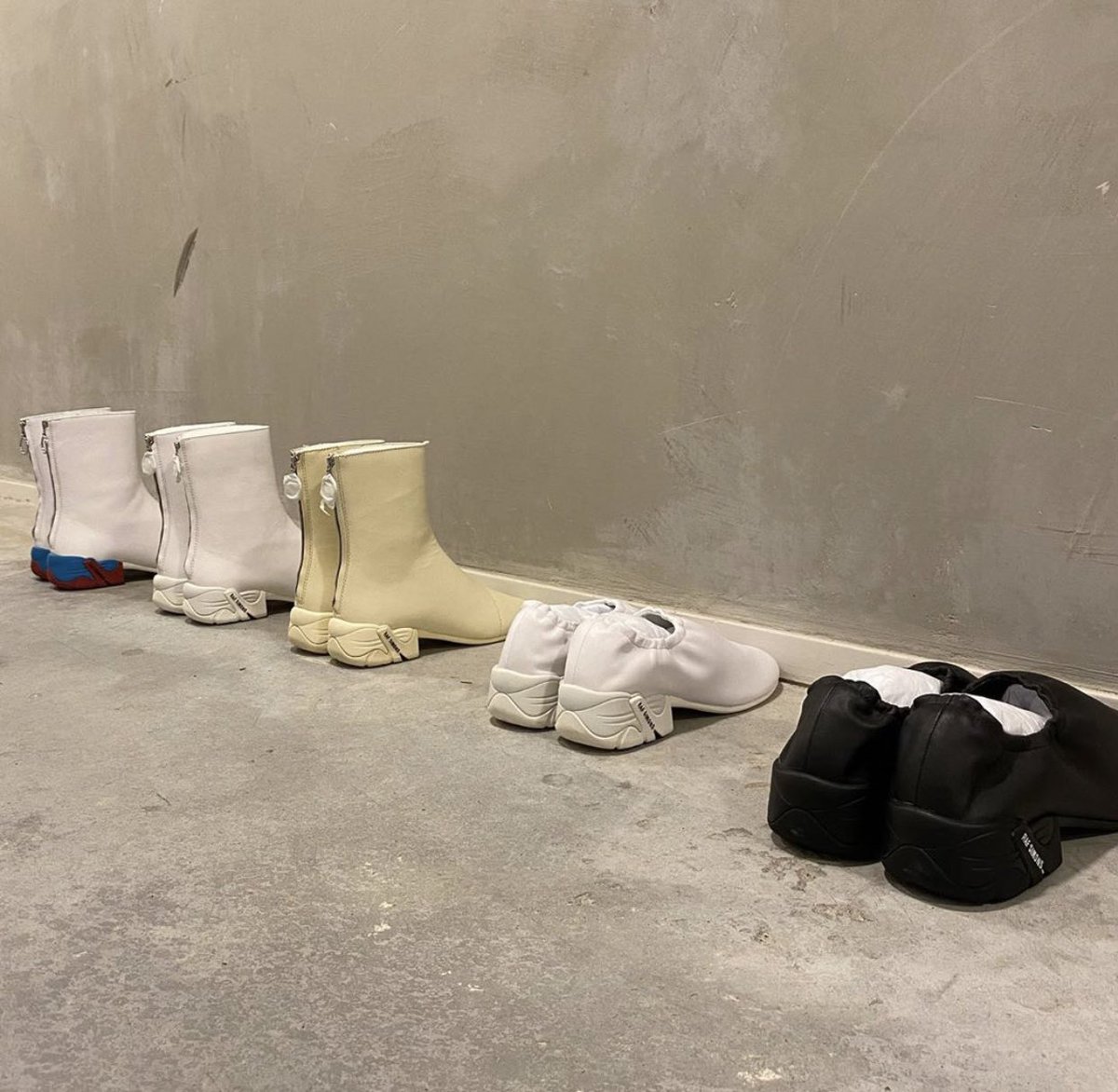 StreetFashion01's tweet photo. Raf Simons AW20 Footwear🔍 https://t.co/blsM6Np2SP